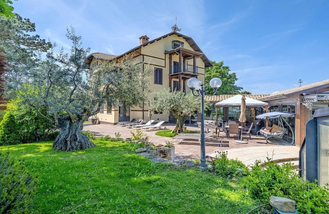 Villa de lujo con piscina grande en Tolentino