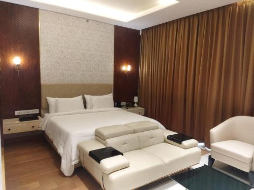 Luxury Leela Residence Studio, near Bangalore airport, manyatta tech park attached to Leela Hotel