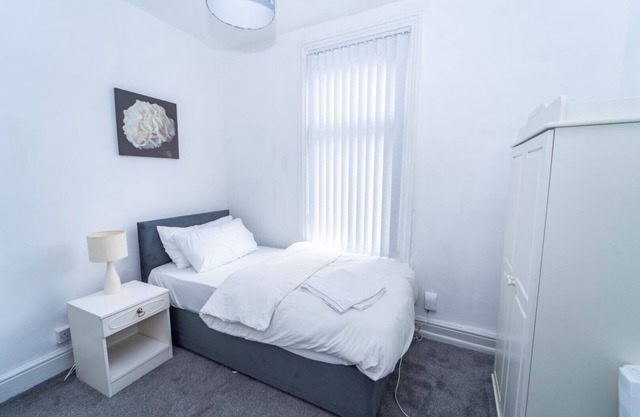 Luxury Leicester Retreat with 6 Bedrooms