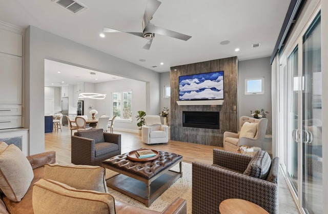 Luxury Living at its Finest – 3BD/3.5BA (Sleeps 6)
