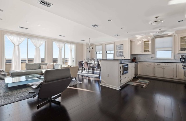 Luxury Living at The Grand!