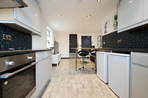 Luxury Living, Central Spot