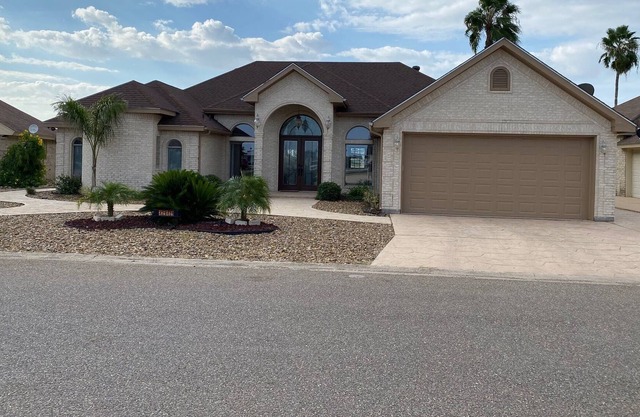 Luxury Living on the Golf Course!