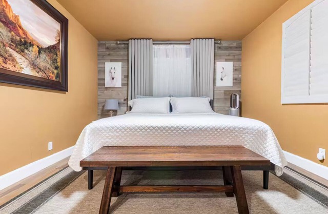 Luxury Living w/ Private Entrance, Jacuzzi Bathtub