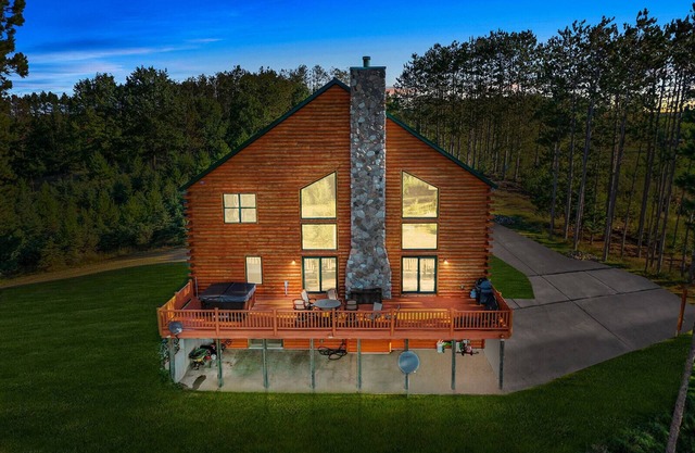 Luxury Lodge on 120 Acres!