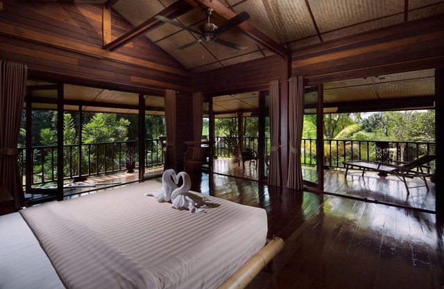 Loft de lujo en longhouse de madera forjado