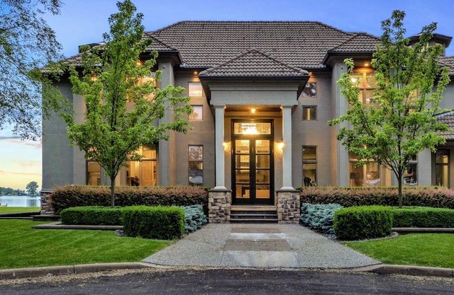 Luxury Loft- Waterfront, Pool, Tennis, Kayaks & MORE!