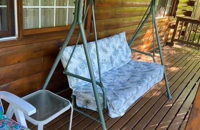 Luxury Log Cabin with work spaces, generator and car charger