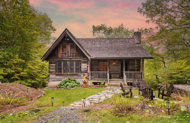 The Mountain House: Scenic Views, Luxury Amenities