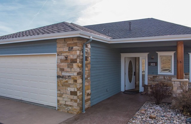 Luxury log-cabin-style condo private outdoor hot tub, and wraparound deck!