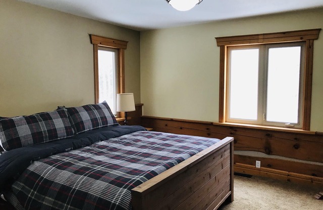 Luxury Log Home, Southern Georgian Bay - Explore Blue Mountain to Tobermory