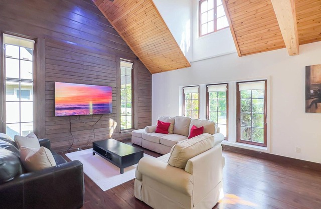 Luxury Log Retreat - *King Bed, Game Room*
