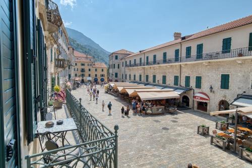 Luxury Main Square apartment by MN Property