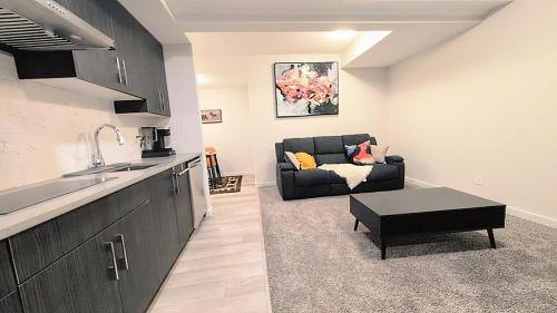 Luxury Modern 2-Bedroom Suite