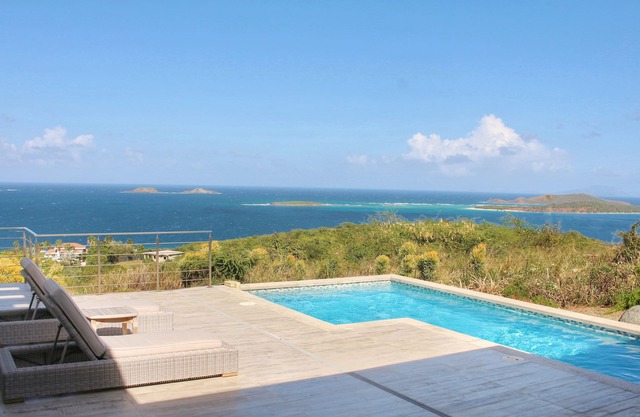 Exclusiva casa moderna de lujo con espectaculares vistas al mar y a la isla Down