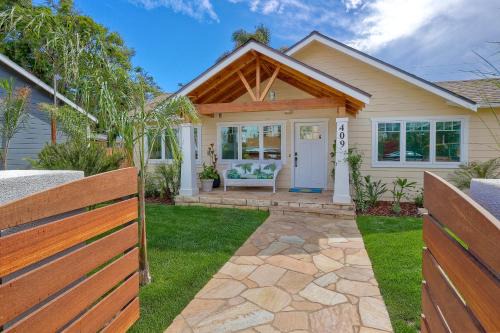 Luxury Monarch Estate, 3 Units, AC, Walk to Beach, Pier & Dining