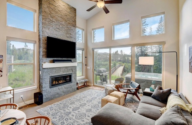 Luxury Mountain Cabin 44 I Private Hot Tub I Great Views I Best Price I Discounted Attractions