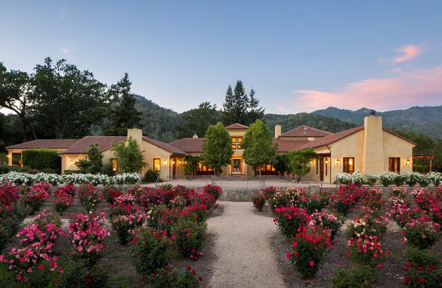 Lujosa finca de Napa Valley rodeada de viñedos
