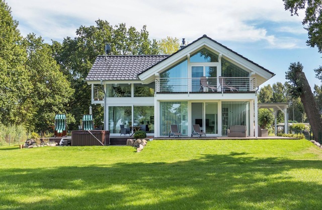 Luxury & nature combined * Holiday home with a view of the water and nature reserve