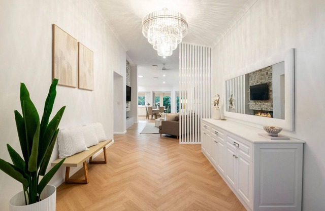 Luxury Oasis in Carindale - Relax, Unwind & Enjoy! Pool, Wifi, AC & Chef Kitchen