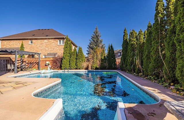 Luxury Oasis Retreat for entire family with Heated Saltwater Pool