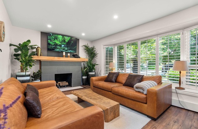 Luxury OASIS w/ private POOL & HOT TUB