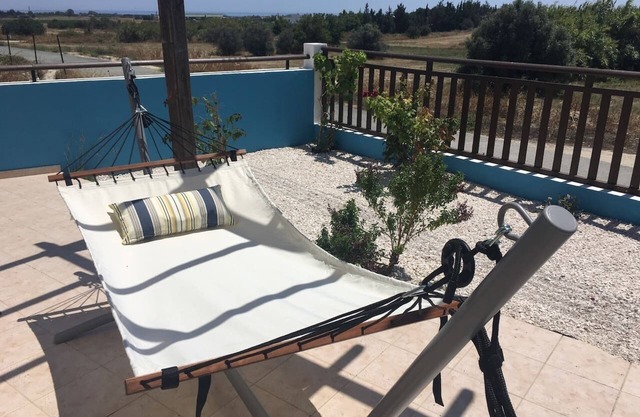 Oasis de lujo con jardín cerca de la playa y el aeropuerto.