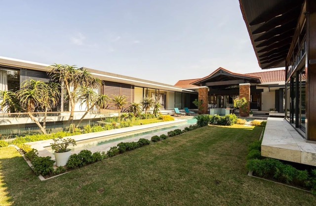 Villa familiar con vista al mar