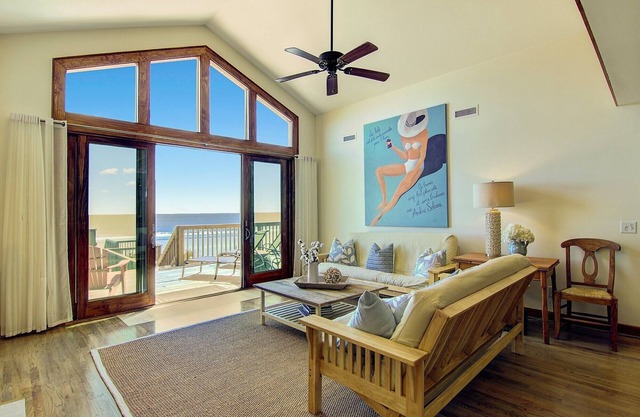 Lujo frente al mar 4BR / 4BA + acceso privado a la playa
