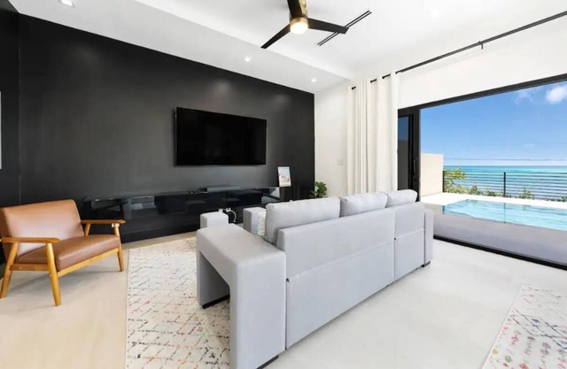 Luxury Oceanfront Villa 2