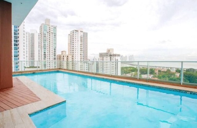 Luxury Oceanview 2 Bedroom apt w parking and balcony