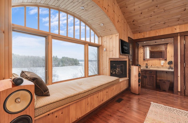 Luxury on Lake Rosseau - CORNERSTONE