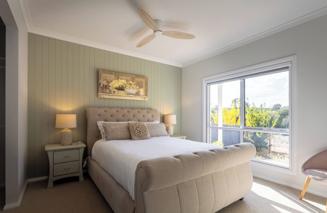 Luxury On Lyons - centrally located in a tranquil, beautiful bush setting.