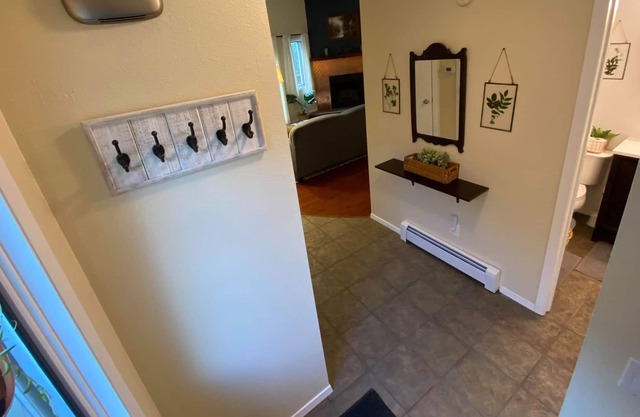 Luxury one bed condo close to hospitals and trails