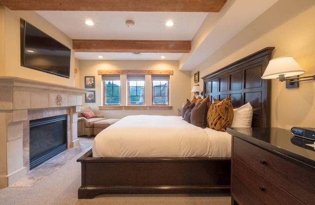 Luxury One Bedroom 1 Apartment Hotel by RedAwning