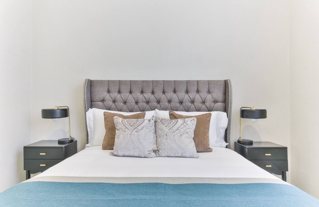 Luxury one bedroom apartment minutes from Farringdon Station!