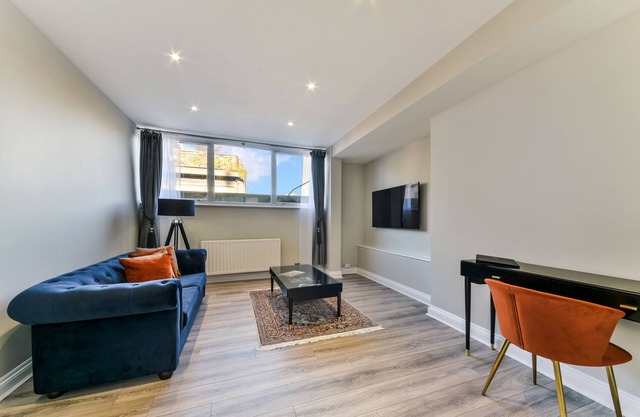 Luxury one bedroom apartment minutes from Farringdon Station!