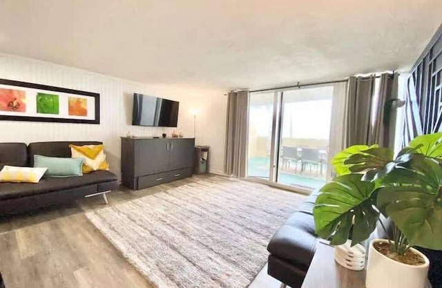 Luxury One-Bedroom Apartment with Ocean View