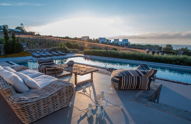 Luxury Paros Villa | Sea View Villa | 4 Bedrooms | Close to Golden Beach & Access to Swimming Pool | Tserdakia