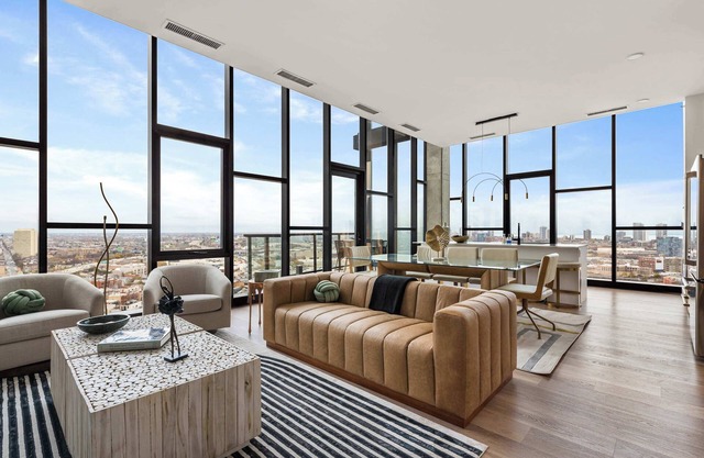 Luxury Penthouse: 3BR, Prime Location