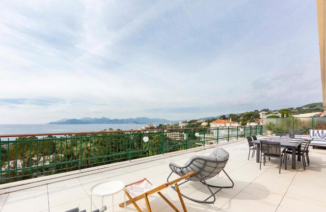 Luxury penthouse breathtaking sea view 200m2 terrace in the Cannes center