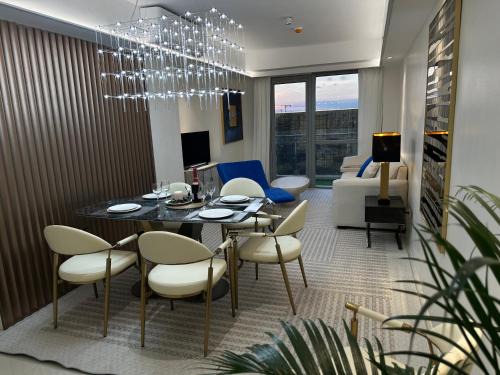 Luxury Penthouse & High-Floor Hotel near City of Dreams, Casino, and Airport