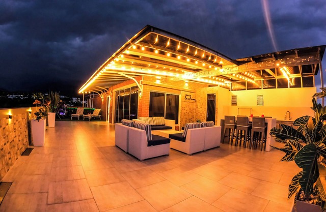 Luxury Penthouse: Mountain Views, Ciudad Jardin, Cali