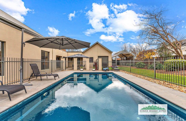 Luxury Pool Villa | Murray River | 4BR