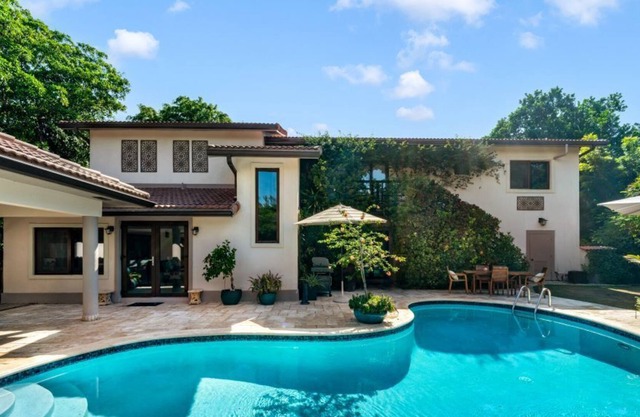 Luxury, Private Home with Pool & Gym, 800 ft to Spotts Beach