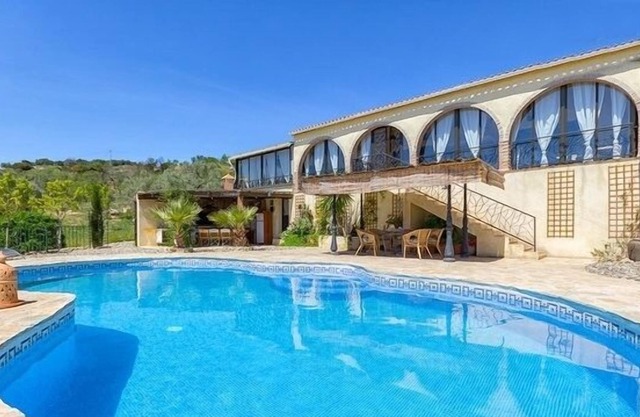 Lujo, privado, vistas a la montaña, piscina privada climatizada con energía solar, barbacoa, cerca de los lagos ...