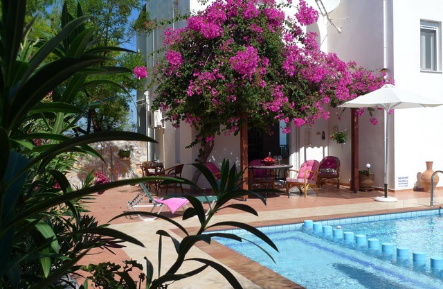Lujosa villa privada con gran piscina privada (12 m) con vista al mar en Vamos