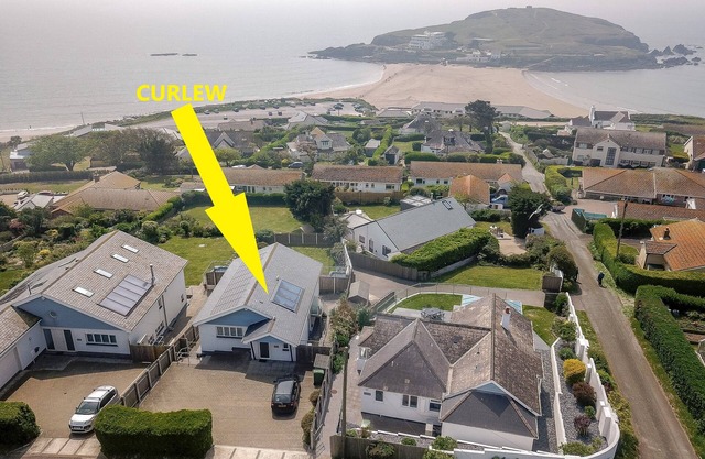 Luxury property Sleeps 8 - Sea views & hot tub - 200m from beach!