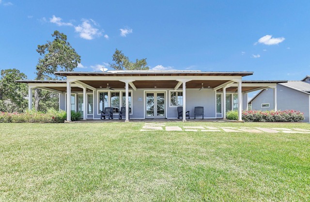 Luxury Ranch Cabin | Private Getaway, Fishing & Boating, Hiking Trails, Swimming
