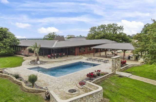 Casa rancho con piscina climatizada